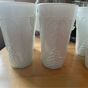 White Embossed Grape Pattern Glasses